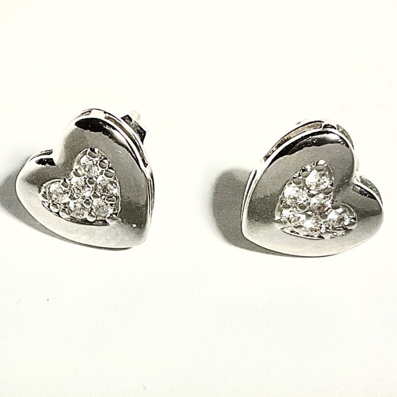 New Genevive Jewelry Heart Shaped Stud Earrings Rhodium Plating Cubic Zirconias - Picture 4 of 6